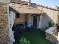 Charmant Gîte en Luberon Hotels in Menerbes