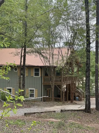 Rosie’s Peaceful Lake House