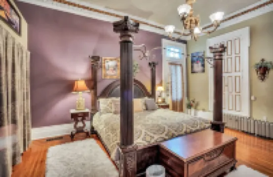 Family Friendly, Historic Mansion Row, 5 min from Louisville!