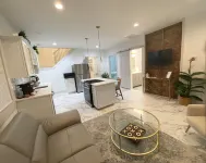 Hidden Gem in plain sight! Adorable 3 Bdrm Duplex near Hospitals & Universities.