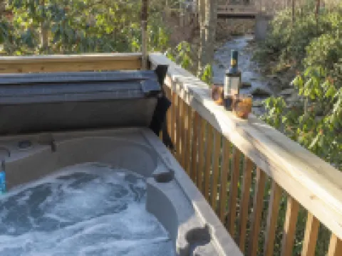 Sugar Mountain Log Cabin with Hot Tub, Fire Pit & Modern Comforts