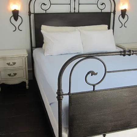 Historic 1887 Carriage House Located On Landmark Property