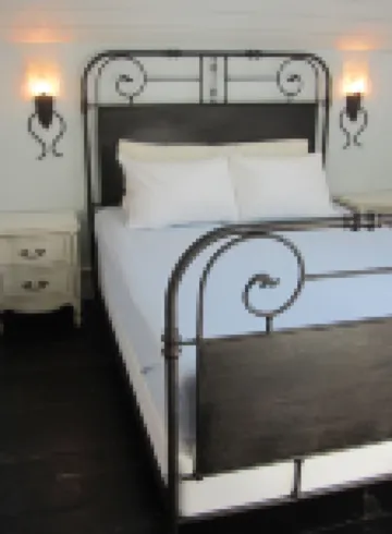 Historic 1887 Carriage House Located On Landmark Property