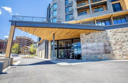 Designer Studio “The Vice Retreat”