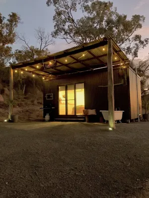 Romantic Sunrise Cabin set on a  25 acre idyllic farm 5 mins to Mudgee wineries