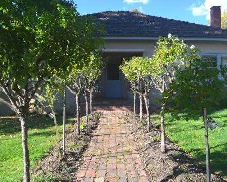 Yea Fig Tree House. Three bedroom plus study comfortable family home. Hotels in Yea