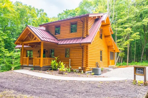Creek Song Cabin 3 bedroom, sleeps 6, hot tub Hotels in Wayne Township