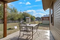 Rusty Cactus Cabin•Cntrl Location•LawnGames•Volleyball•FreeFrioAccess@Concan VIP