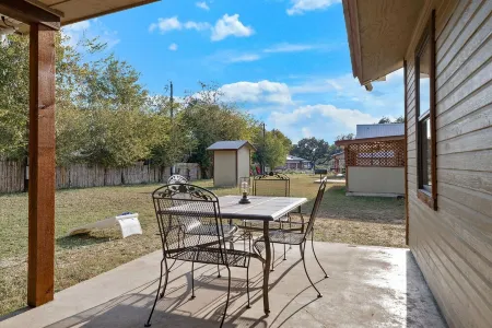 Rusty Cactus Cabin•Cntrl Location•LawnGames•Volleyball•FreeFrioAccess@Concan VIP