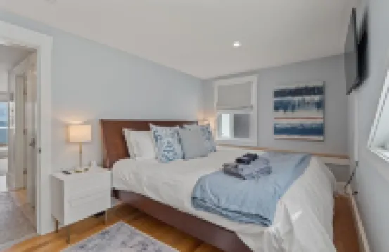 Rare Waterfront Luxury Penthouse Bearskin Neck