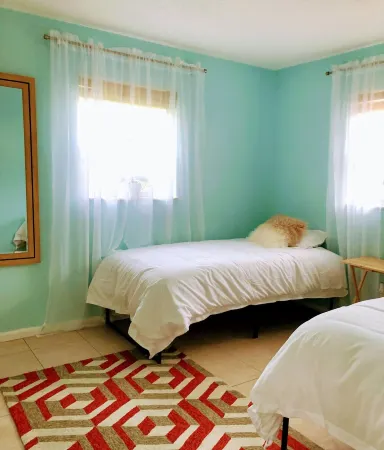 3 Bedroom 2 Bath House with pool - Close to the beach and downtown