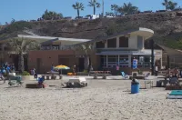 2-blocks to Moonlight Beach, Private Yard, AC,  bikes, Over 200 5-star reveiws