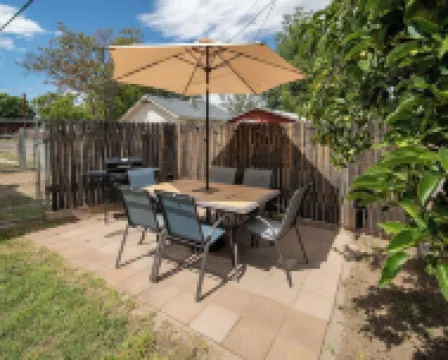 Old Town Cottonwood Cowboy Cottage - 5 min walk to Main Street + Dog-Friendly