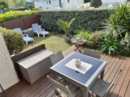 Apartment in small residence 300 m from beach and town center