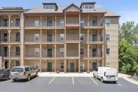 Lakefront Retreat on Lake Taneycomo, Near Branson Landing and Attractions
