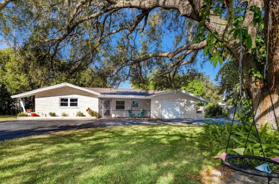 Pelican House: Game Room, Heated Pool, 5 Min to Beaches!