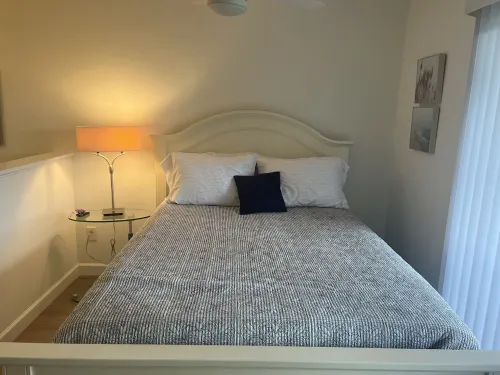 Cozy and sweet condo . Hotels in Cypress Lake