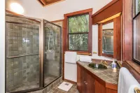 Lloyd's Lookout - Spacious 2 Bed Retreat with Stunning Bay Views - balcony