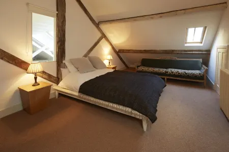 Extremely Spacious Loft Located in the Vibrant America Ground Close to the Beach