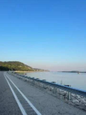 Riverside Home - Modern meets comfort 格拉夫頓酒店