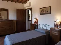 Farmhouse in the greenery of the Tuscany countryside with private pool and view ムルロのホテル