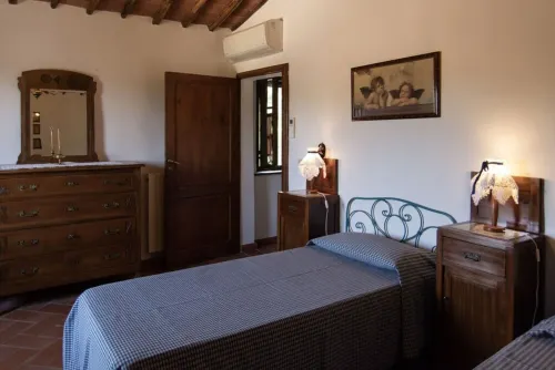 Farmhouse in the greenery of the Tuscany countryside with private pool and view