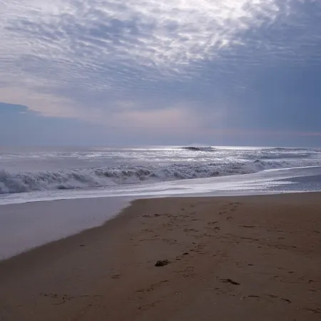 "Good Tides" Oceanside beach house with private heated pool & hot tub, Duck, NC