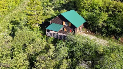 Classic log cabin with stunning views!
