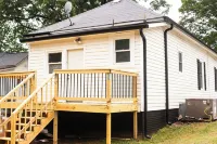 Cozy Nest Cottage in downtown Kannapolis Hotels in Kannapolis