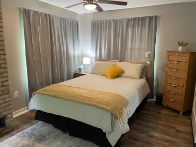 Cottage Duplex near Traverse City Hotel in zona True Blue Charters