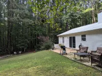 Lake Norman Charming Cottage with AC ,WiFi, Fire Pit and Grill in Mooresville.