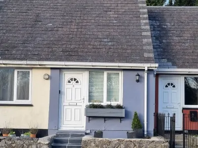 Cosy Moat House Cottage No.3 Hotels near The Mill Pond, Pembroke Wales UK