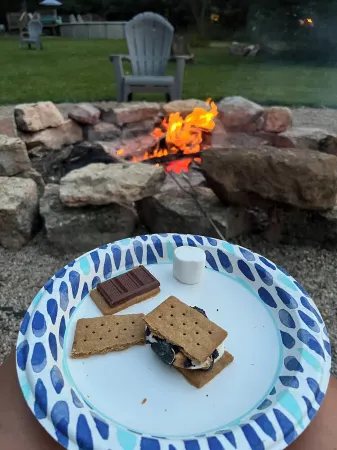 3 bedroom lake house & pool, only 35 min. to Wisconsin Dell and Cascade Mountain