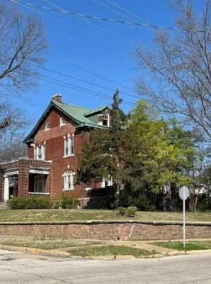 Historic home in the heart of Poplar Bluff Hotels in Poplar Bluff