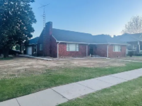 Historic home on West Main 帕拉古爾德酒店