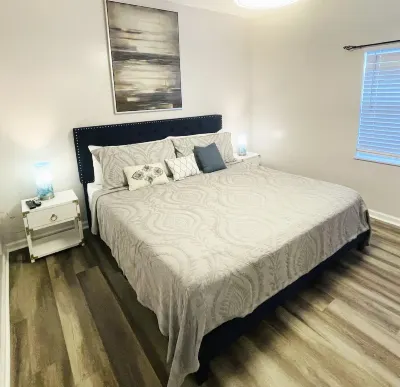 *NEW* 1 bed condo centrally located in Pigeon Forge
