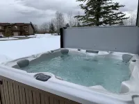 Maggie's Place--Ski/Hike/Soak in Hot tub!
