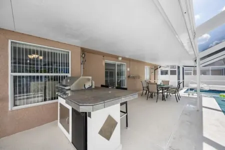 Beautiful Family Pool House  Heated Pool Отели рядом с достопримечательностью «Island Bamboo»