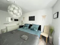 Zentrumsnahe Ferienwohnung am Fuße der Burgruine Hohenneuffen Hotels near Linsenhofen