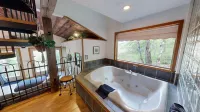 Ready to become a real love bird? Beautiful cabin to wake up hearing song birds Hotels in Wells