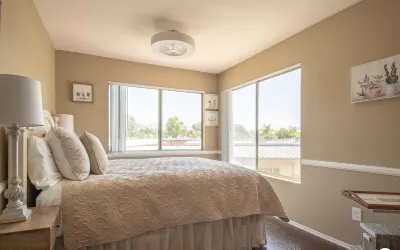 Cheerful, Quiet, Clean and Safe Condo near the San Gabriel Mountains in Azusa. Indonesian-American Seventh-day Adventist Church附近的飯店