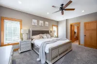 Romantic cheerful home close to many attractions Hotels in 