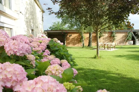 The Nest for 3 people at Gîtes Les Grandes Chaumes Отели в г. Сюржер