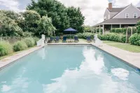 Adorable guest house with saltwater pool and spa with views close to beach - Uima-altaat