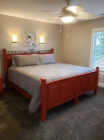 Beautiful Newer Park/Lakefront home!