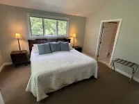 GREAT LOCATION- 4 bedrooms with 2 ensuites. Short walk to beach and town center.