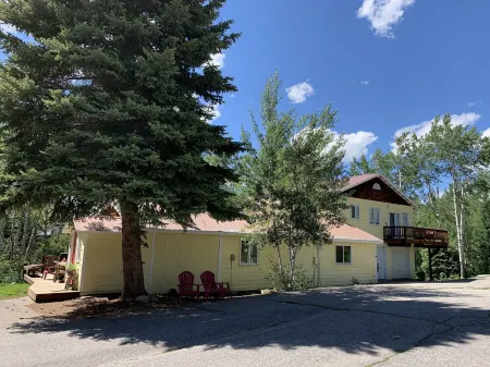 Nicely renovated apartment close to all that Steamboat has to offer! Отели рядом с достопримечательностью «Сода Спринг»