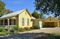 Gruene's Yellow Haus & Suite, Sleeps 1-14, Walk to Gruene Hall & River