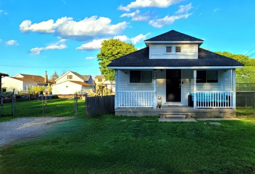 Lake St Clair Boathouse Hotels in Harrison charter Township