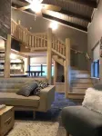 Stunning 3/3 just a block from the slopes!